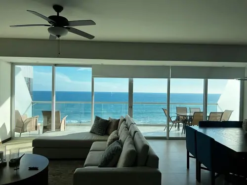 Condominio frente al mar de 4 recámaras en Cerritos