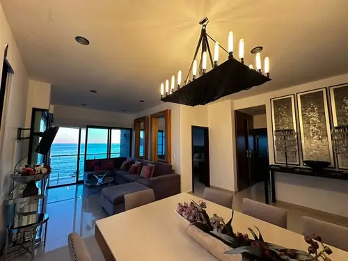 Penthouse frente al mar con roof privado en Zona Dorada