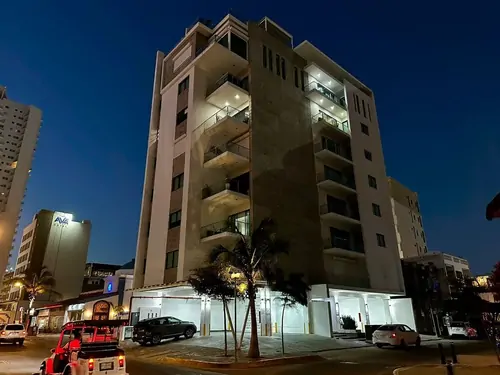 Penthouse frente al mar con roof privado en Zona Dorada
